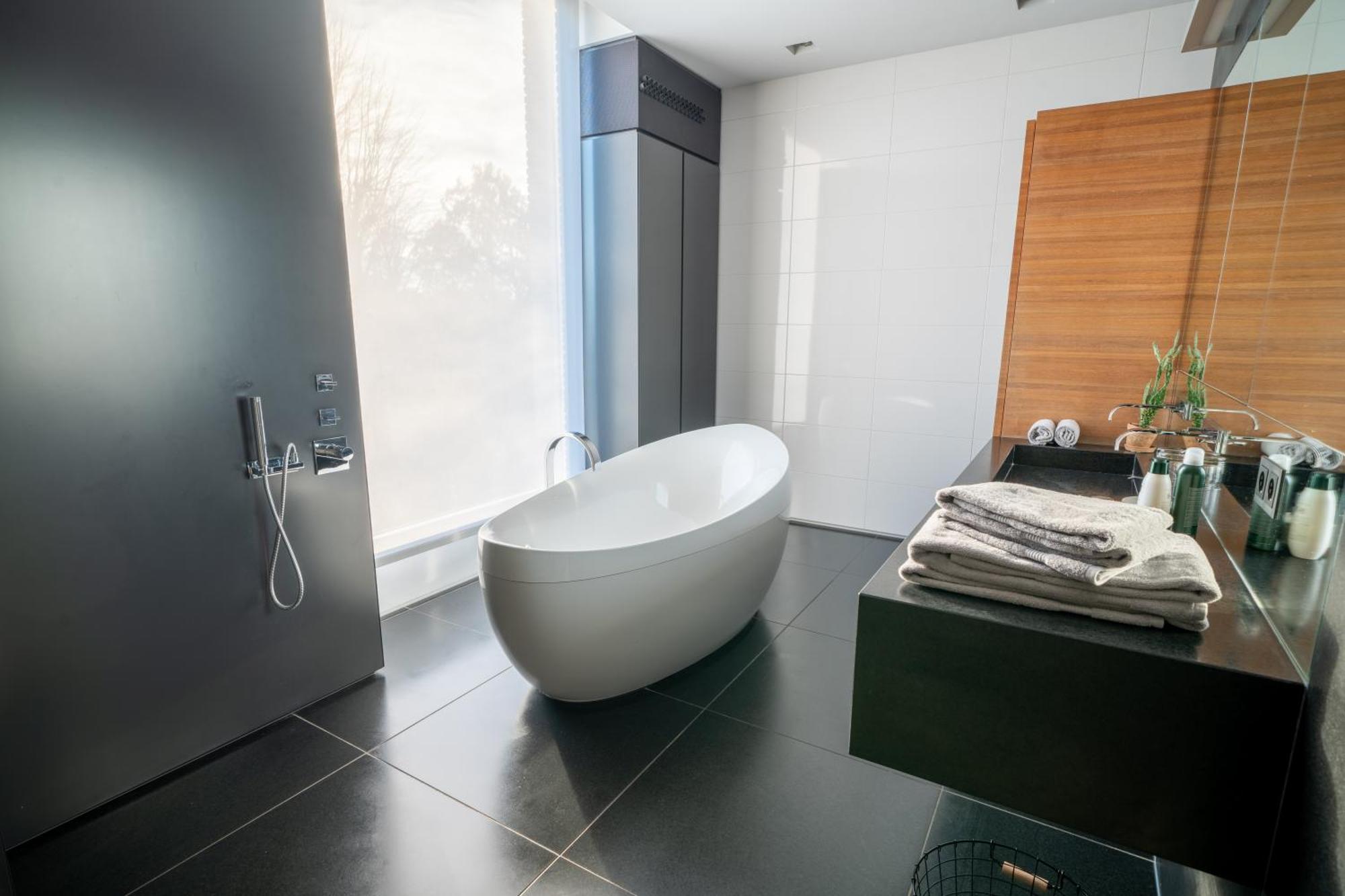 Bed & Wellness Boxtel, Luxe Kamer Met Airco En Eigen Badkamer, Ligbad Zewnętrze zdjęcie